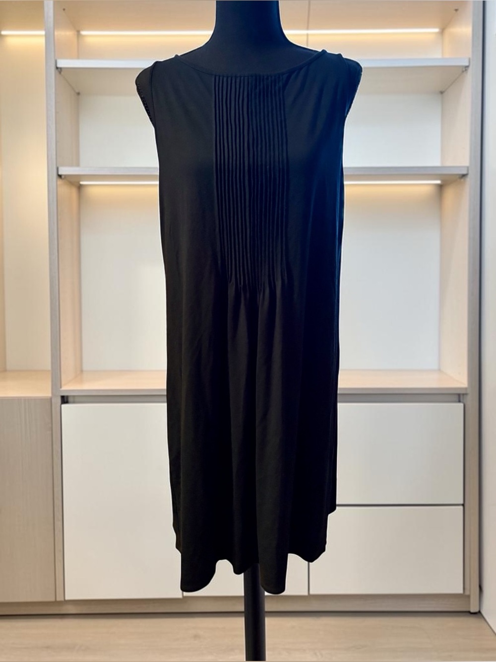 JJILL medium black sleeveless dress pin tucked bodice